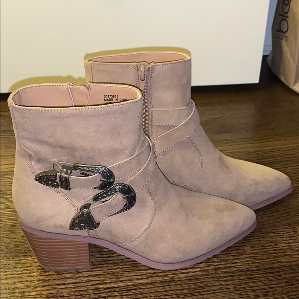 Pointy ankle boots
